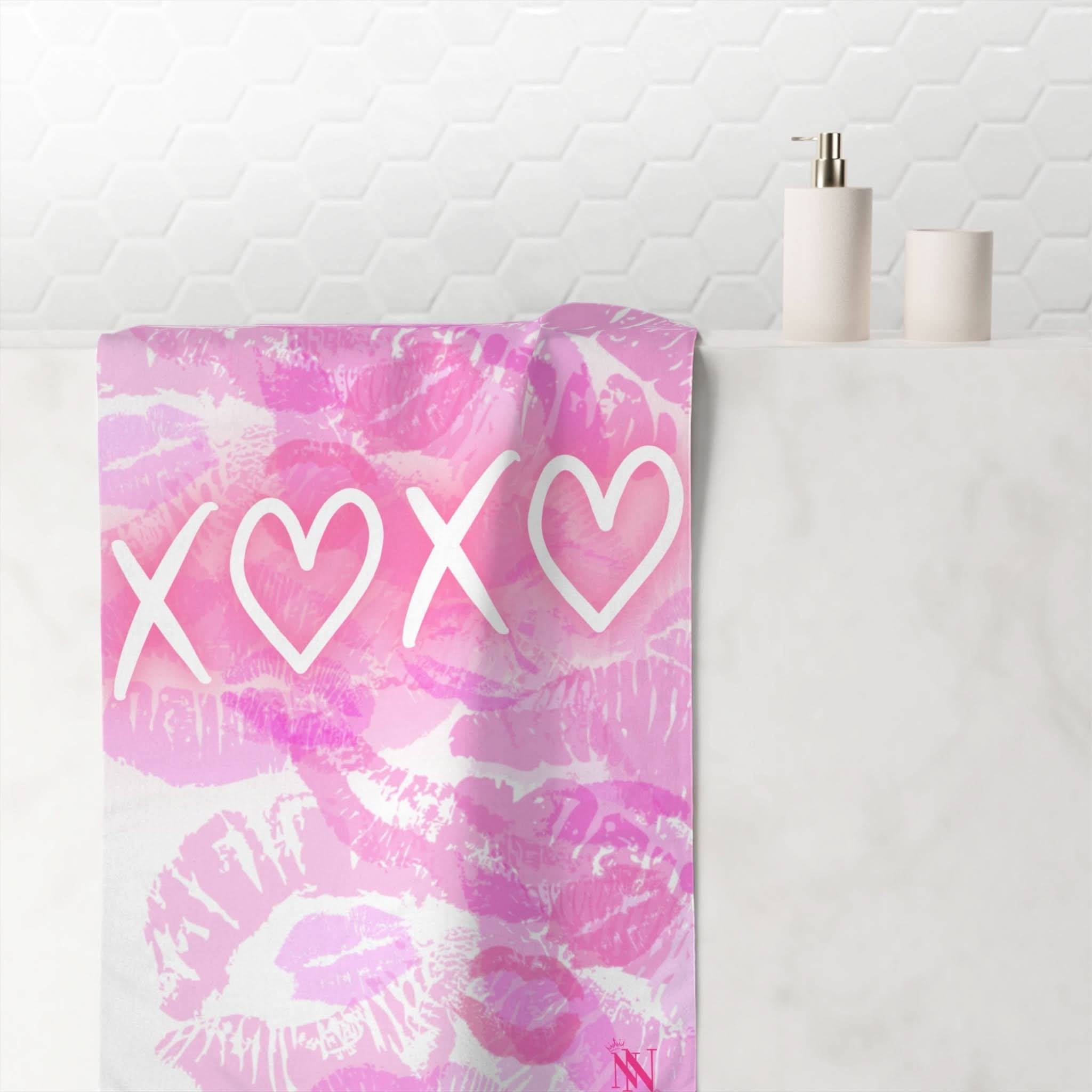 Piled High Kiss | Mix & Match Naughty XL Fun-Flirty Lovers’ Towels